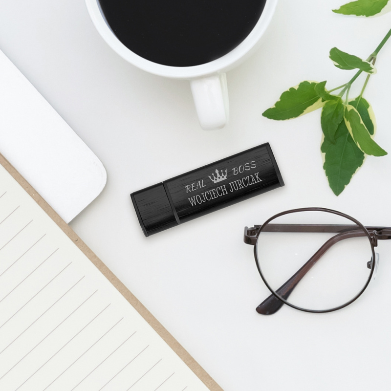 Pendrive czarny szczotkowany 16 GB dla szefa z grawerem laserowym